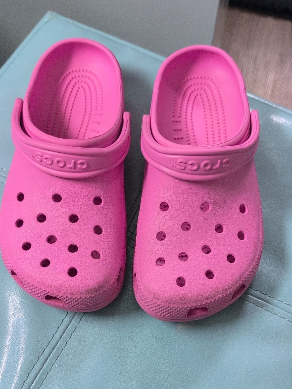 CROCS Kids Size J5 in Pink